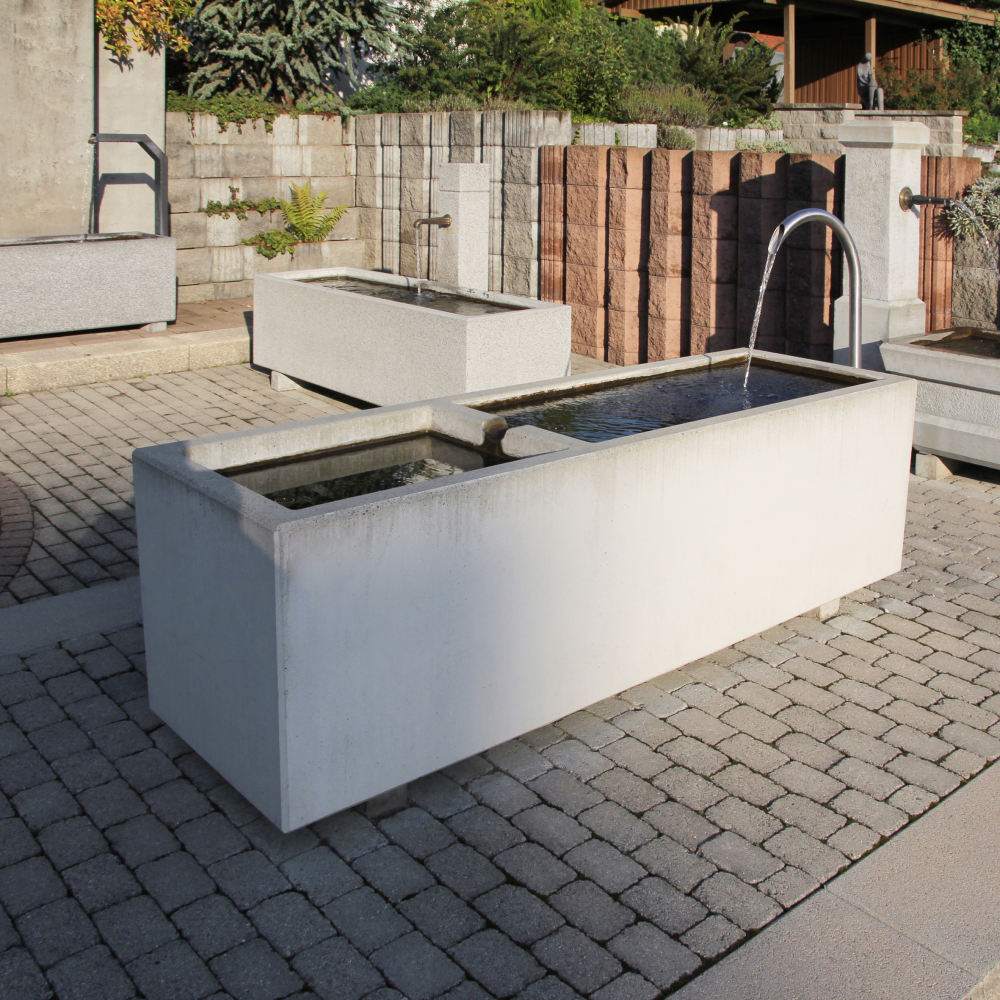BAUERNHOF Brunnentrog 1-teilig, grau, glatt, inkl. Standrohr 1 1/4"